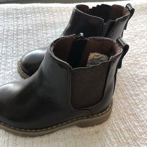 EUC Boys zip up dress boots